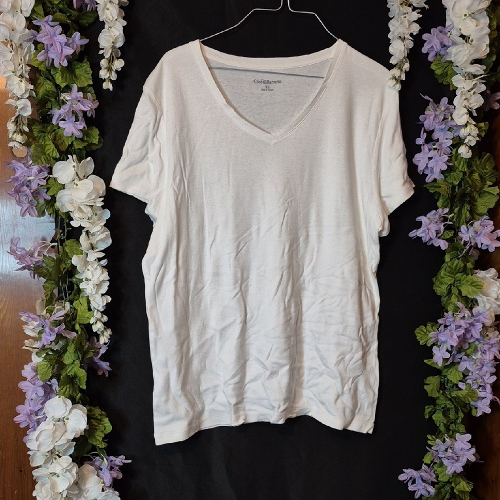 croft & barrow White V-Neck Short Sleeve Tee